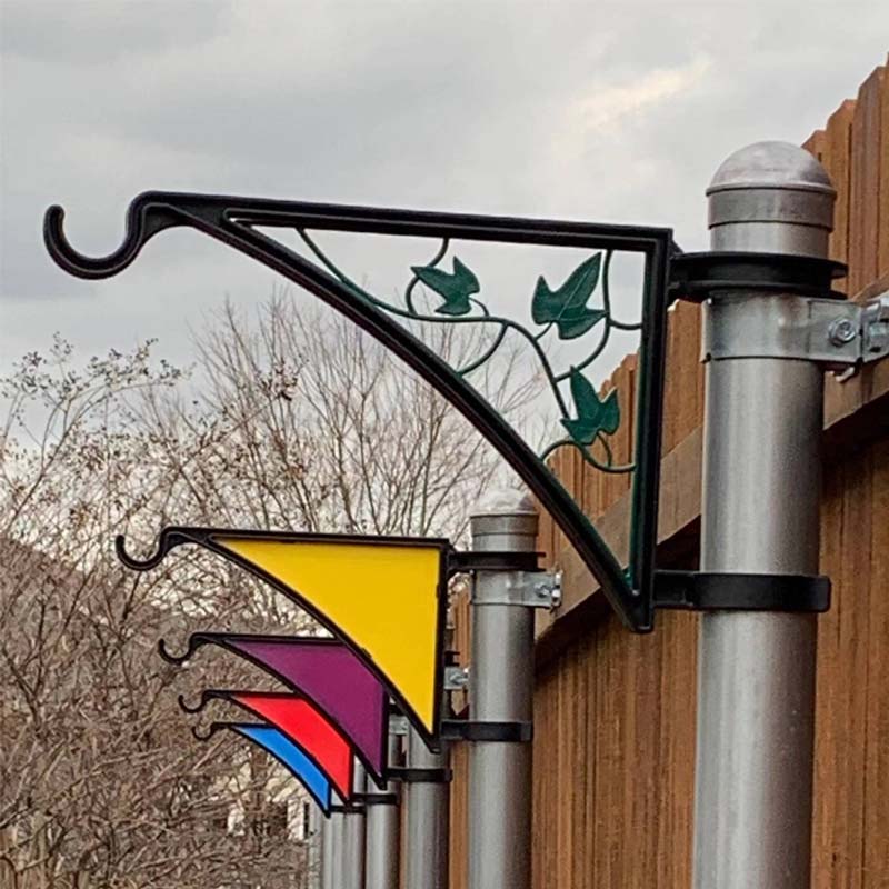 Henger for gjerdestolpe