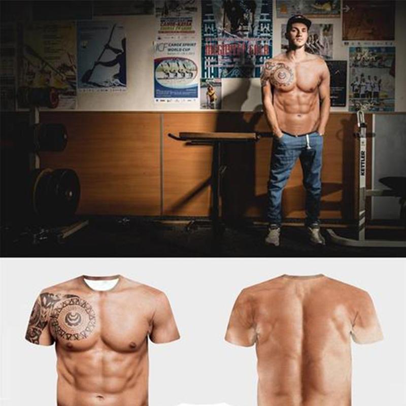 T-skjorte med falske muskler og tatovering