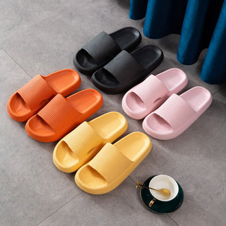 Sklisikker unisex tøfler med tykk bunn