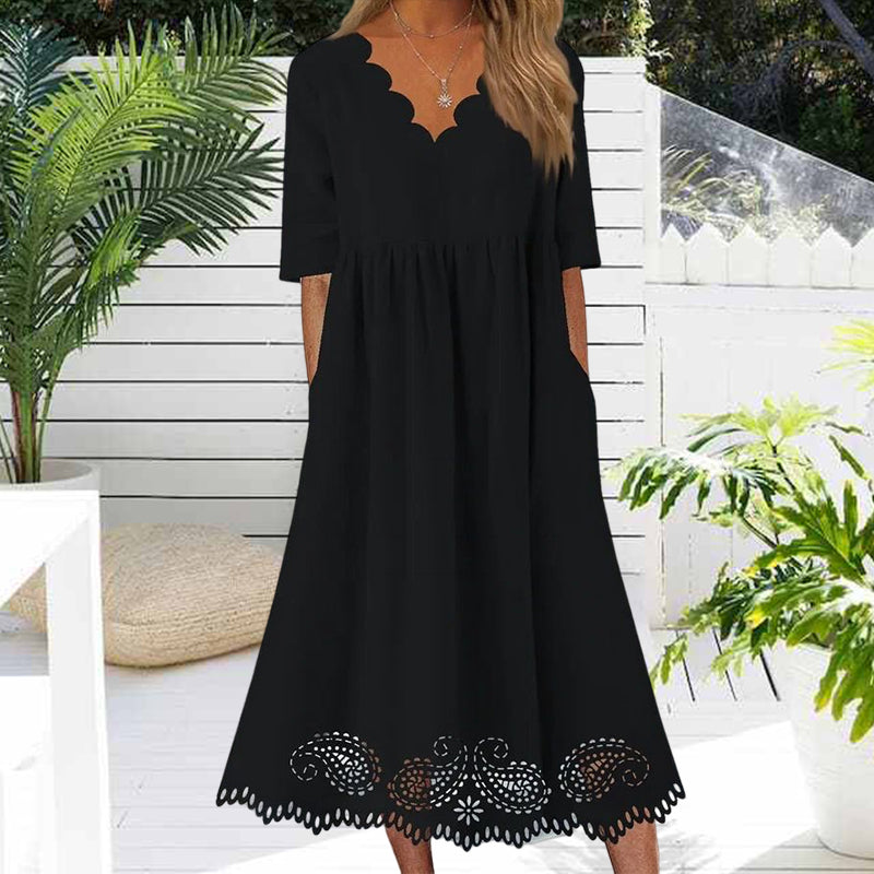 Ensfarget kjole med blonder med V-hals