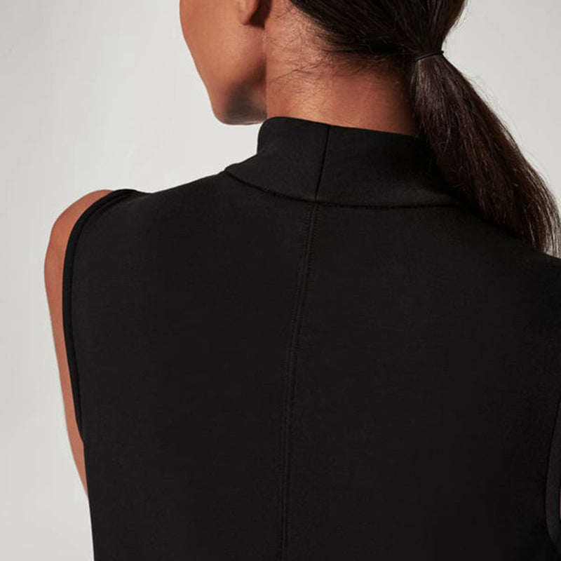 Ermeløs kjole med lommer