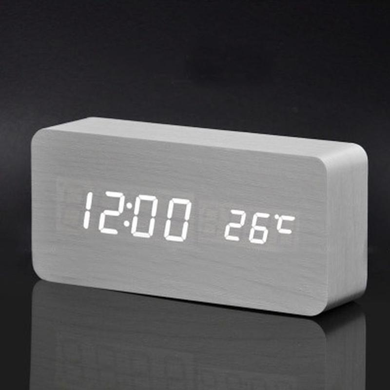 LED-Vekkerklokke i Tre Med Lydkontroll