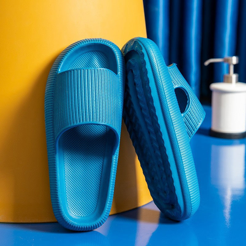 Sklisikker unisex tøfler med tykk bunn