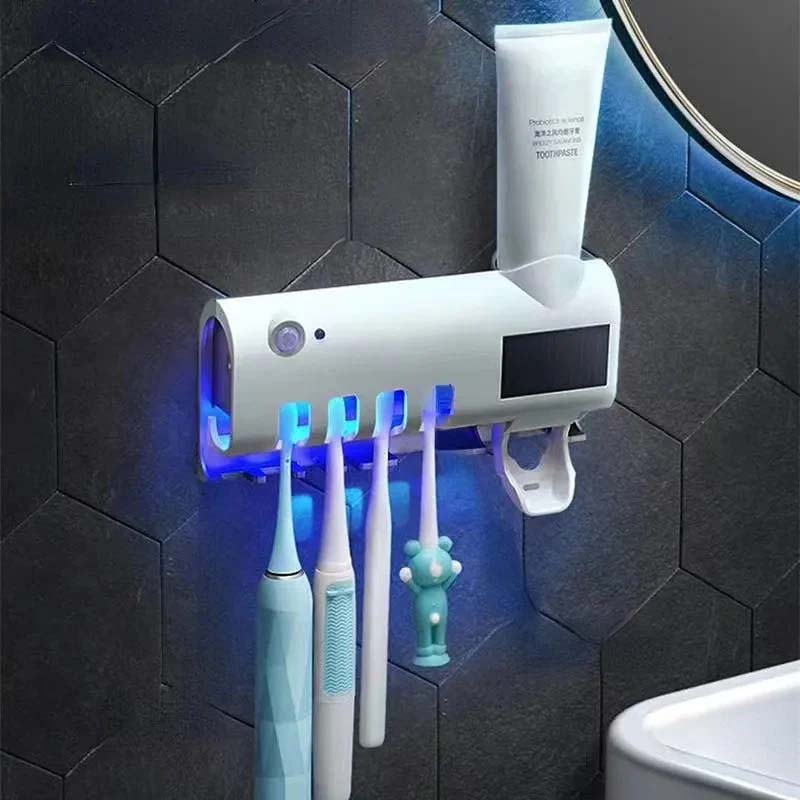 Holder for UV-sterilisering av tannbørster