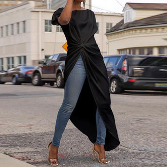 Kjole med asymmetrisk kant