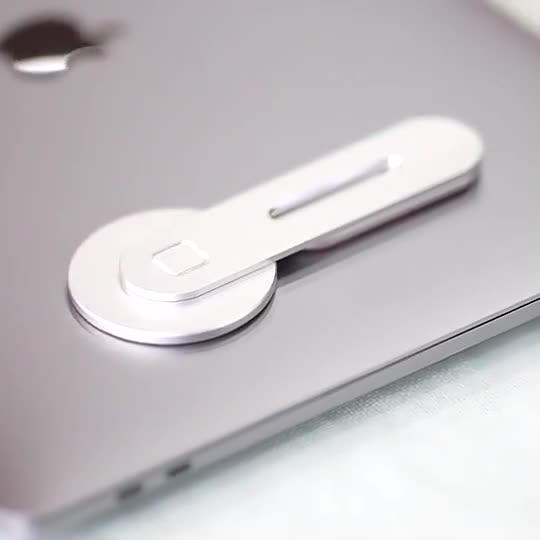 Magnetisk telefonholder for bærbar PC