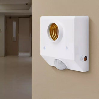 Lampeholder med bevegelsessensorbryter