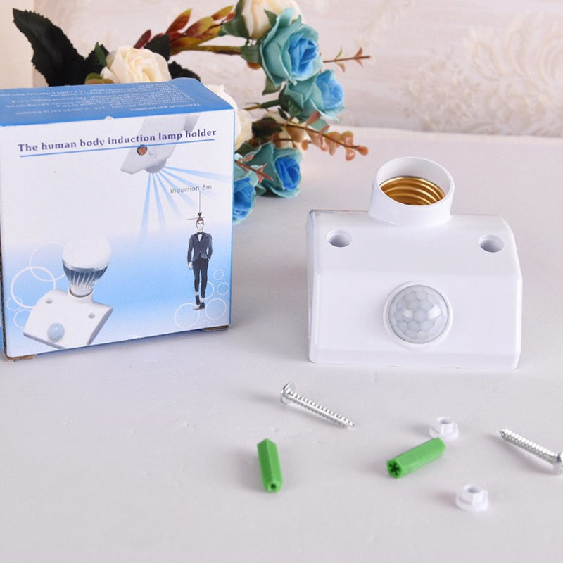 Lampeholder med bevegelsessensorbryter