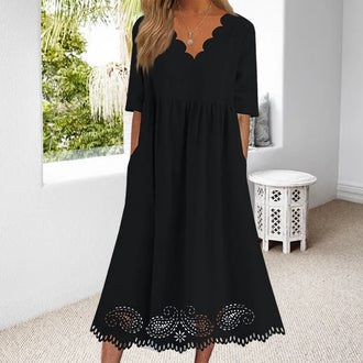 Ensfarget kjole med blonder med V-hals