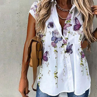 Kortermet topp med sommerfugl- og blomster trykk