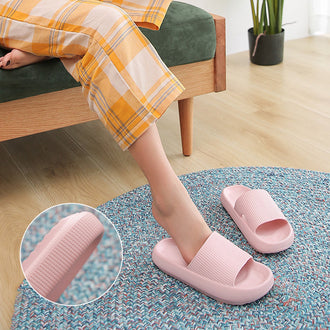 Hausschuhe aus Schaumstoff mit dicken Sohlen