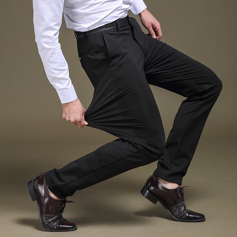 Strekkende klassiske bukser til menn