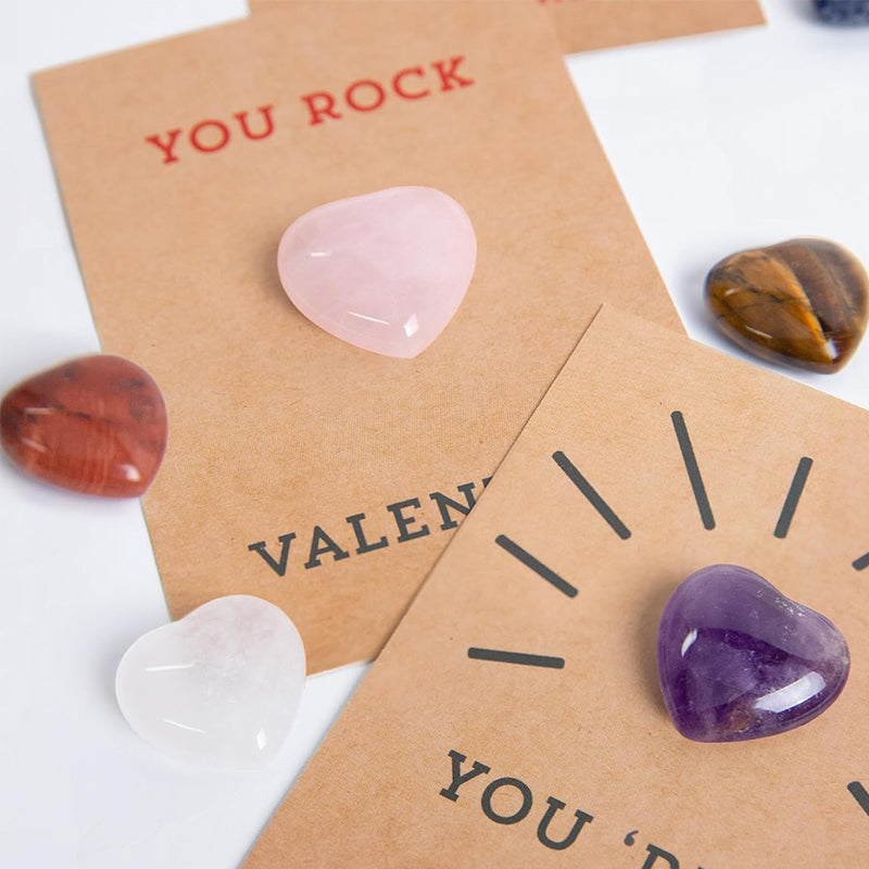 Valentinskort med hjerteformede steiner