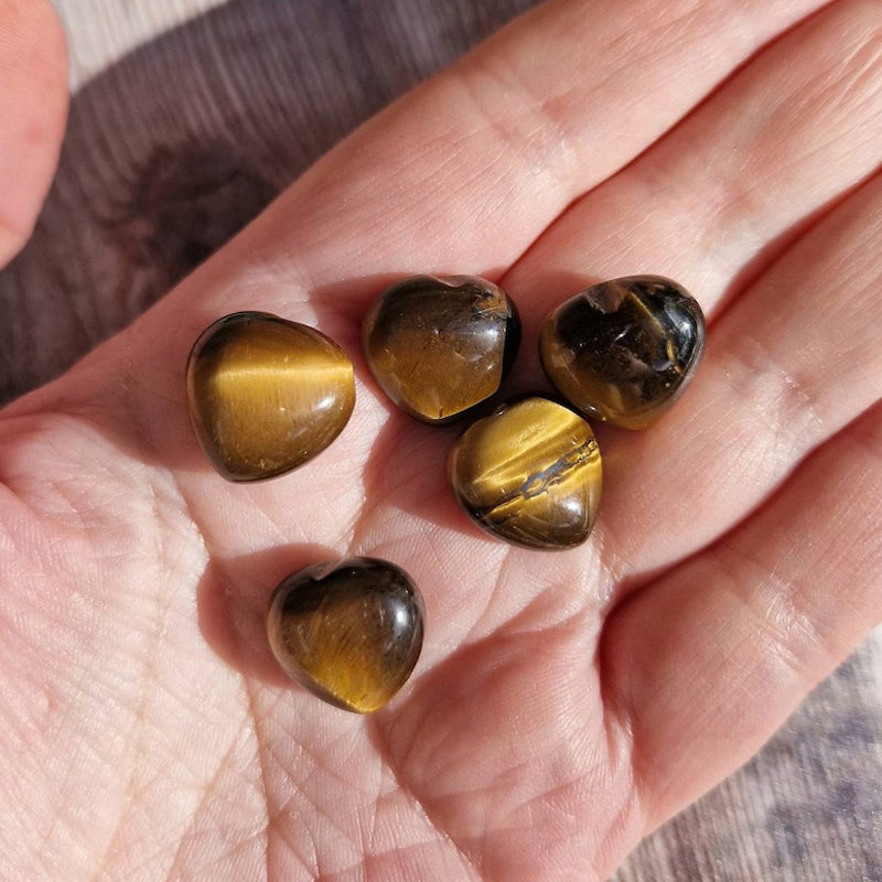 Valentinskort med hjerteformede steiner