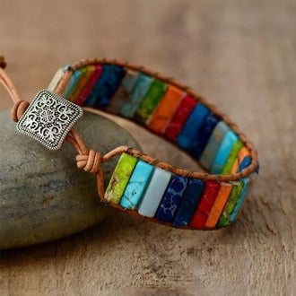 Fargerikt armbånd med stein